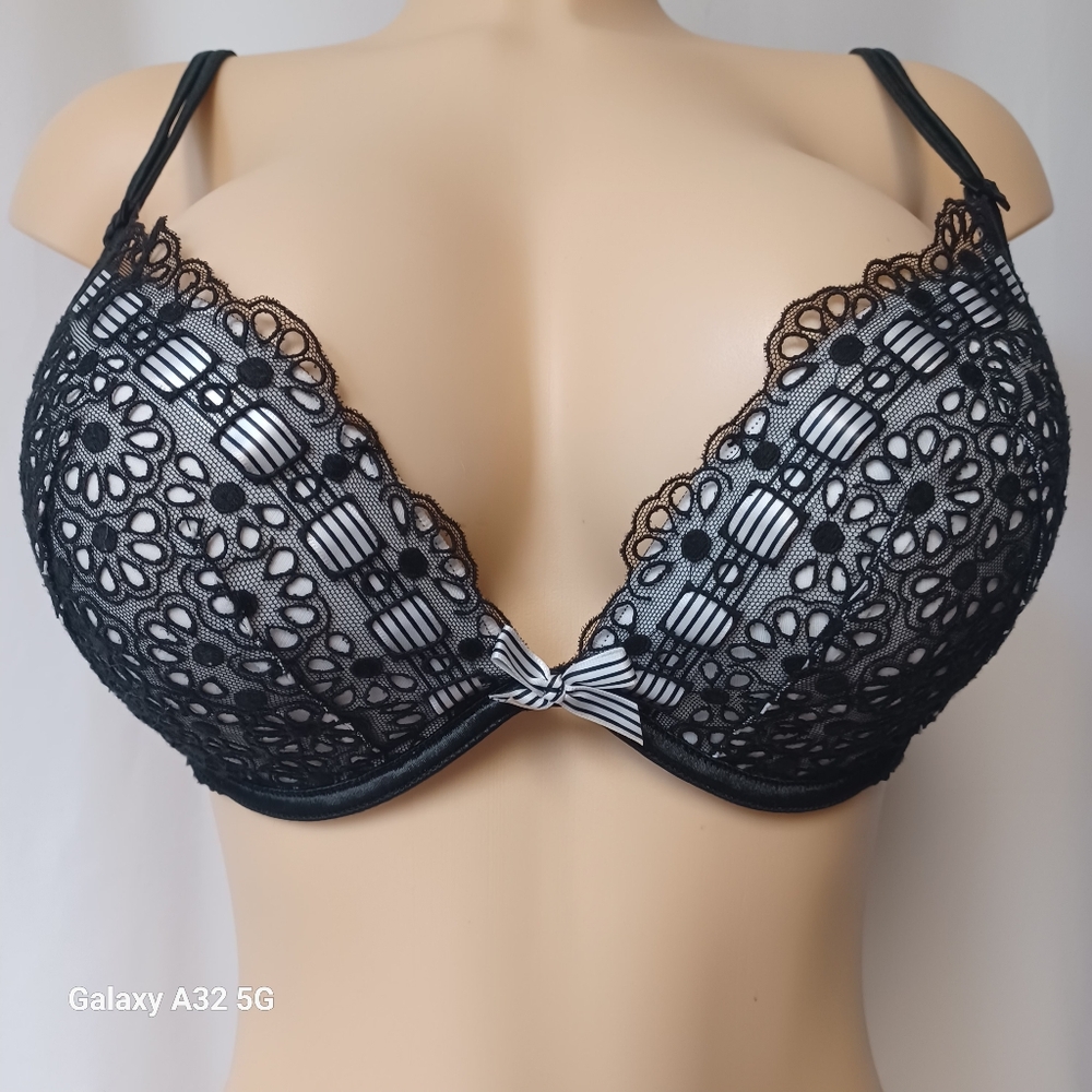 Victoria's Secret Black Lace Push-Up Bra 34DD - Picture 4 of 15